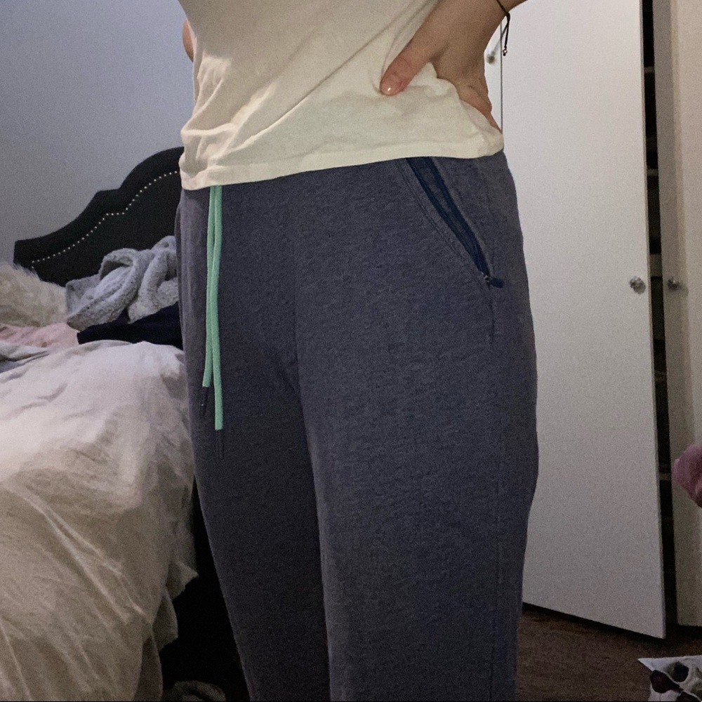 Women’s vineyard vines joggers